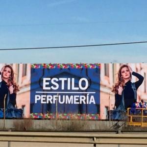 Vallas publicitarias en vinilo polimérico con tintas UVI. Sevilla Factory en Dos Hermanas.
