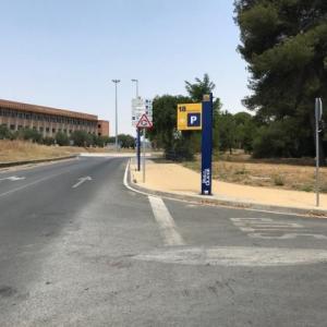 Banderola de señalización para la Universidad Pablo de Olavide en Sevilla.