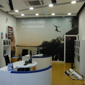 Decoración de pared con fotomural en impresión digital en Sevilla.