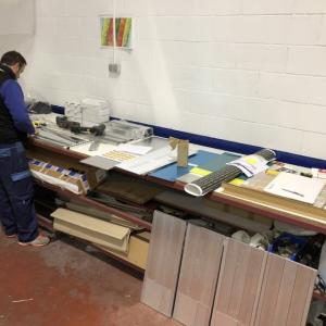Directorio homologado en lamas de aluminio y vinilo laminado, para el Rectorado de la Universidad de Sevilla.