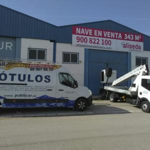 Lona publicitaria para venta de viviviendas y locales en distintas poblaciones de Sevilla para Aliseda.