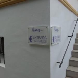 Placas de metacrilato rotulado. AGQ sevilla.