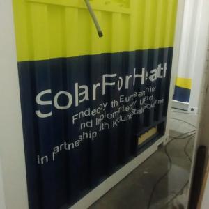 Rotulación de un lote de 13 contenedores container en vinilo de corte especial para Kaduna Solar. Fabricados por Proinsener Sevilla.