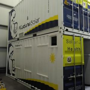 Rotulación de un lote de 13 contenedores container en vinilo de corte especial para Kaduna Solar. Fabricados por Proinsener Sevilla.