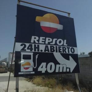 Rotulación de valla Repsol en Sevilla.