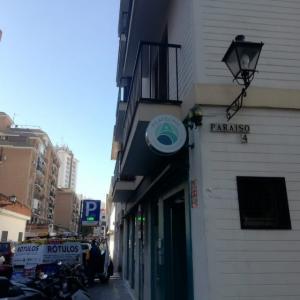 Rótulo banderola redonda a doble cara. Pilatecnic Sevilla.