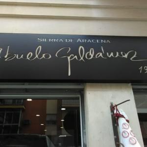 Rótulo caja con frente fresado y calado e iluminado con led, para El Abuelo Galdamez en Sevilla