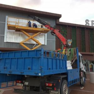 Caja luminosa con frontal de lona tensada y rotuladas con vinilos. iluminación con led. Sevilla Factory Dos Hermanas Sevilla