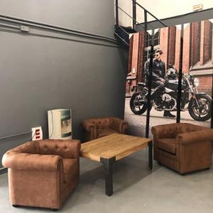 Decoración de instalaciones de Concesionario BMW Motorrad Todomoto en Sevilla. Lienzos, cuadros, textos recortados vinilos.