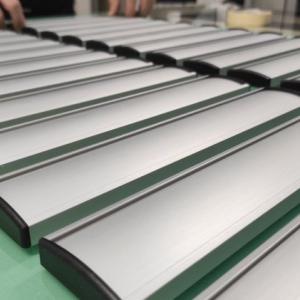 Directorio personalizado en metacrilato y lamas de aluminio reutilizables. Edificio IncooMun
