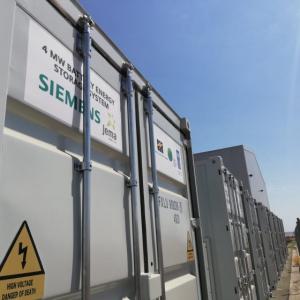 Rotulación de contenedores container en vinilo de corte especial para Siemens. Fabricados por Proinsener Sevilla.