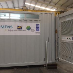 Rotulación de un lote de 8 contenedores container en vinilo de corte especial para Siemens. Fabricados por Proinsener Sevilla.