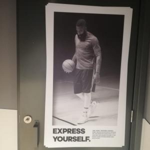 Rotulación de vinilos en Sevilla Fashion Outlet, para Adidas.