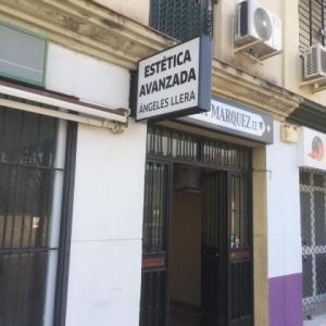 Rótulo banderola luminosa para Ángeles Lleras en Sevilla. 