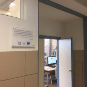 Rótulo cartel en metacrilato placa fondos Feder Andalucía para Aicia en Sevilla.