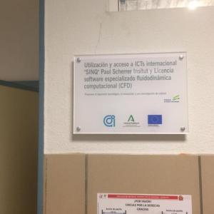 Rótulo cartel en metacrilato placa fondos Feder Andalucía para Aicia en Sevilla.
