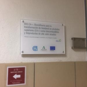 Rótulo cartel en metacrilato placa fondos Feder Andalucía para Aicia en Sevilla.