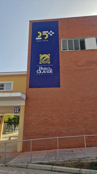 Lona para el 25 Aniversario de la Universidad Pablo de Olavide de Sevilla.