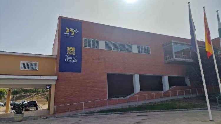 Lona para el 25 Aniversario de la Universidad Pablo de Olavide de Sevilla.