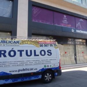 Rótulo caja corpórea luminosa para el restaurante Naciónsushi en Sevilla.
