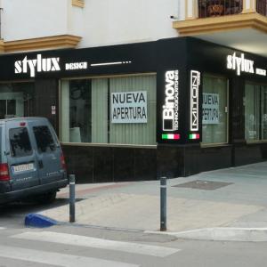 Rótulo cajas luminosas con textos calados, metacrilato y led. Cocinas Stylux en San Pedro de Alcántara Málaga.