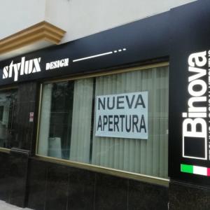 Rótulo cajas luminosas con textos calados, metacrilato y led. Cocinas Stylux en San Pedro de Alcántara Málaga.