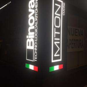 Rótulo cajas luminosas con textos calados, metacrilato y led. Cocinas Stylux en San Pedro de Alcántara Málaga.