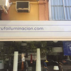 Rótulo con estructura frontal de composite. Rotulado con vinilos garantizados al exterior  y textos calados. Rufo Iluminaciónen Sevilla.