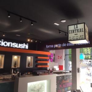 Rótulo en letras corpóreas con led para el restaurante Naciónsushi en Sevilla.