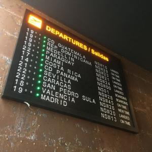 Rótulo en letras corpóreas con led para el restaurante Naciónsushi en Sevilla.