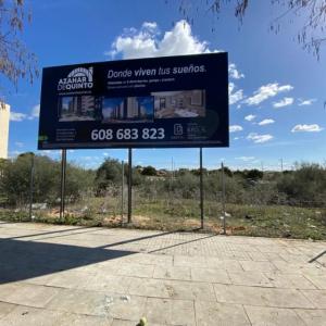 Valla cartel  de obra o publicitario en Dos Hermanas Sevilla.