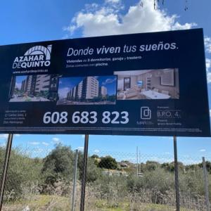 Valla cartel  de obra o publicitario en Dos Hermanas Sevilla.