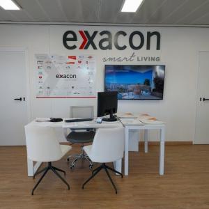 Caseta de ventas de Exxacon living mobiliarios en Entrenúcleos Dos Hermanas Sevilla.