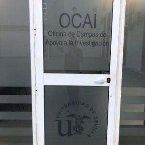 Rotulación de caseta oficina en vinilo ácido para la Universidad de Sevilla.