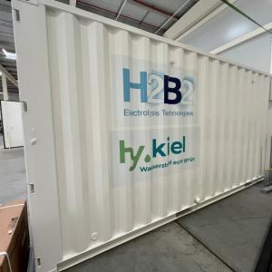 Rotulación de contenedor marítimo para H2B2 en Dos Hermanas Sevilla.