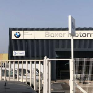 Rótulo caja con frente calado para BMW Bóxer Motorrad en Sevilla.