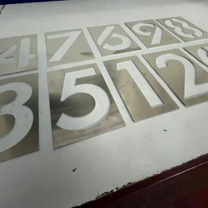 Rótulo plantilla en aluminio para Reepoxa Sevilla.