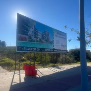 Valla cartel de 14x4 m de obra con infografía en impresión digital sobre composite. Para Exxacon Linvig Entrenúcleos Dos Hermanas Sevilla. 